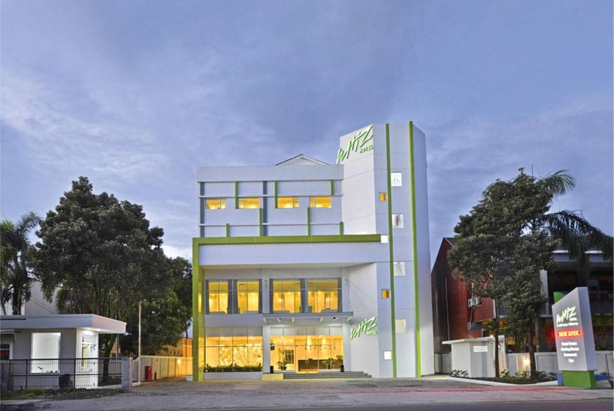 Whiz Prime Hotel Sudirman Cilacap Eksteriør bilde