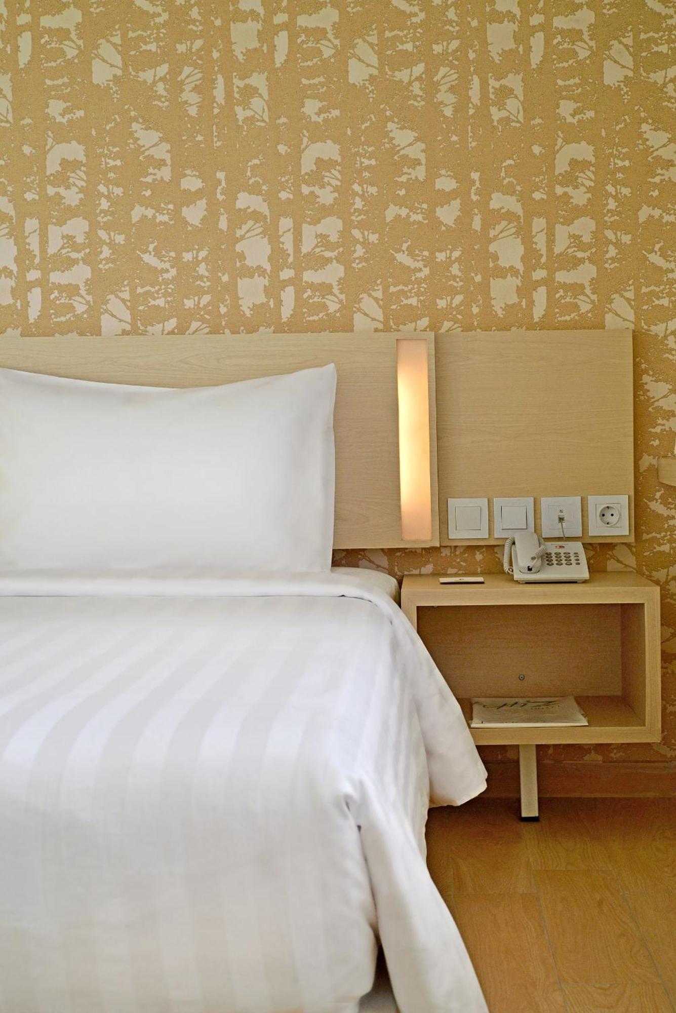 Whiz Prime Hotel Sudirman Cilacap Eksteriør bilde