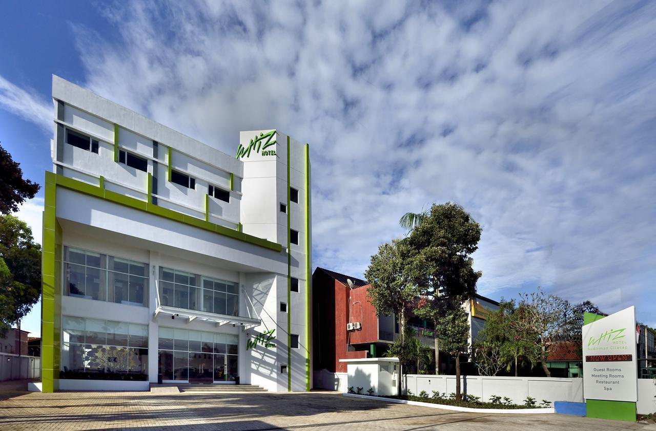 Whiz Prime Hotel Sudirman Cilacap Eksteriør bilde
